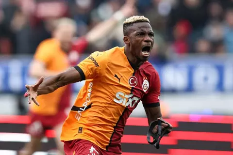 الصفقة الأجنبية الأولى.. أوسيمين يخضع للكشف الطبي تمهيدًا للانضمام إلى الهلال